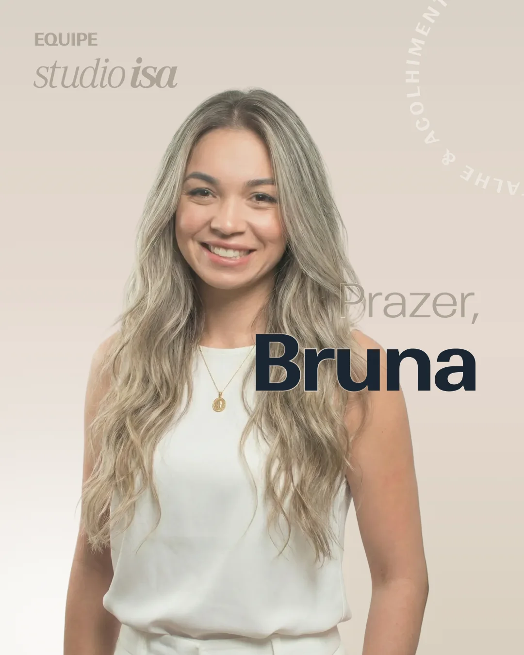 Portrait of Bruna in a team post, with the line Prazer, Bruna